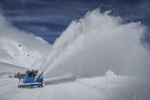 Schneeräumung auf der Großglockner Hochalpenstraße
beim Durchstich am Hochtor