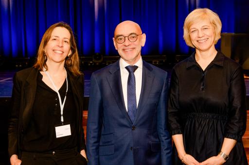 Digitalisierung und KI können die Rolle des
unparteiischen Notariats als Vertrauensanker des Rechtsstaats
stärken (v.l.n.r.): Marie Vautravers, Michael Umfahrer und Renate
Nikolay bei den Europäischen Notarentagen in Salzburg.