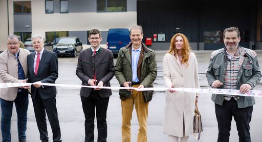 Vorschau Bild von Gruppenfoto - beim Band durchschneiden.