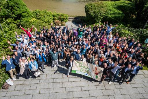 Vorschau Bild von Gruppenbild von Teilnehmer:innen des Symposium
Küche der Zukunft 2024