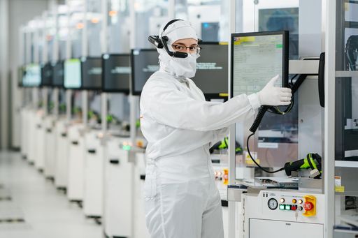 Das gemeinsame Ziel des EU-Projektes Bridges 5.0
ist es, notwendige Kompetenzen in der Arbeitswelt Industrie 5.0
abzubilden und einen Fahrplan für den Erwerb digitaler Kompetenzen
und Qualifikationen zu erstellen.
