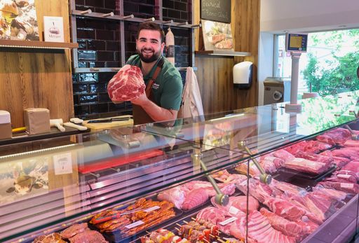 Vorschau Bild von Vom saftigen Rindfleisch über zartes Lamm, Speck und diversen
Wurstwaren reicht das Repertoire der "Marktfleischer".