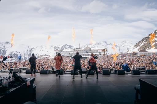  Am 30. April beendeten die Black Eyed Peas mit dem „Top of the
Mountain Closing Concert“ in Ischgl eine mit Umsatzrekord sehr
erfolgreiche Wintersaison.