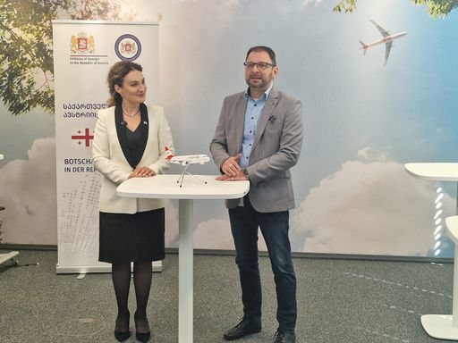 Vorschau Bild von I.E. Botscahfterin von Georgien in der Republik
Österreich und Leiter Sales Eastern Europe & Israel