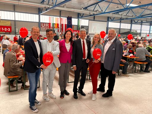 Vorschau Bild von Von links: LGF Andreas Sucher, Bgm. Markus
Lakounigg, BGF Nina Asprian, LH Peter Kaiser, LAbg. Manuela Lobnik,
Bezirksparteivorsitzender LAbg. Hermann Srienz