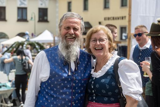 Pärchen beim Färbermarkt in Gutau