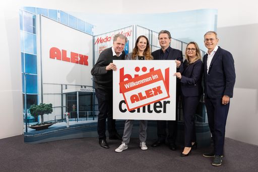 Von links nach rechts: Lars Richter und Annika Gohra (Union 
Investment), Alexander Bühl(Immobilienentwickler und früherer 
Eigentümer), Barbara Weinstablund Stefan Rutter (Rutter Immobilien 
Gruppe) Fotocredit: FlorianWerner, Wachsmann Verlag