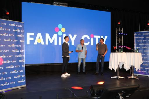 Vorschau Bild von Präsentiert wurden die ambitionierten Pläne im
Rahmen eines Medien-Get-togethers am Freitagabend, den 3. Mai 2024,
in den Räumlichkeiten des Terra Technica Museums in der neuen Family
City.