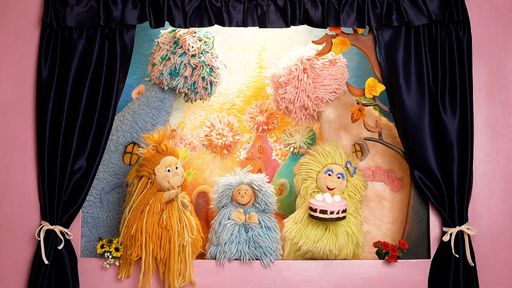  Swabidu Puppentheater "Das große Wuschelfest" Die
Swabidudaps nach dem Wuschelwaschen mit Wuscheltorte für das große
Wuschelfest