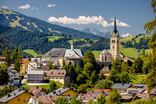  Radstadt im Salzburger Land ist nicht nur
historisch, sondern auch mit einer alpinen Naturlandschaft gesegnet.