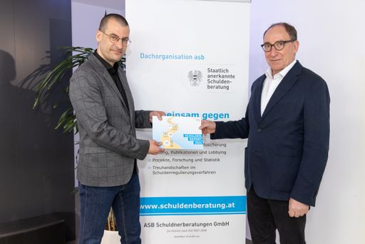  https://www.apa-fotoservice.at/galerie/36978 Im
Bild v.l.n.r.: Clemens Mitterlehner, Geschäftsführer der ASB
Schuldnerberatungen GmbH; BM Johannes Rauch