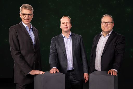 Vorschau Bild von Vorwerk Vorstand - v.l.n.r.: Dr. Thomas Rodemann, Hauke Pasch,
Dr. Thomas Stoffmehl / Weiterer Text über ots und
www.presseportal.de/nr/52621 / Die Verwendung dieses Bildes für
redaktionelle Zwecke ist unter Beachtung aller mitgeteilten
Nutzungsbedingungen zulässig und dann auch honorarfrei.
Veröffentlichung ausschließlich mit Bildrechte-Hinweis.