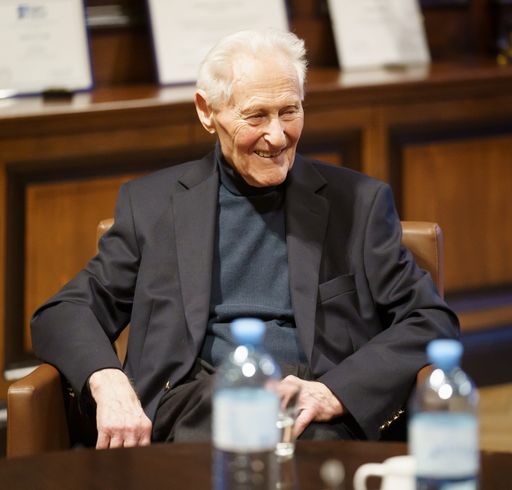 Der Biochemiker und ehemalige FWF-Präsident Hans
Tuppy verstarb am 24. April im 100. Lebensjahr. Er war ein zentraler
Wegbereiter für Österreichs Grundlagenforschung.