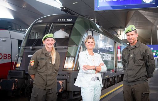 Verteidigungsministerin Klaudia Tanner präsentiert Eckpunkte zum
Verkehrskonzept der AIRPOWER 24: „Noch nie war es einfacher und
schneller, mit öffentlichen Verkehrsmitteln zur AIRPOWER24
anzureisen!“