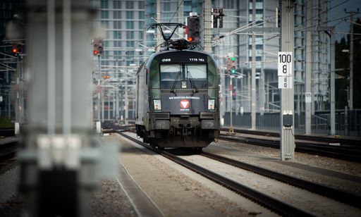 Vorschau Bild von Verkehrskonzept zur AIRPOWER24 mit Sonderzügen sowie hunderten
Buslinien: Der Schwerpunkt liegt auf der umweltschonenden Anreise
mit öffentlichen Verkehrsmitteln.