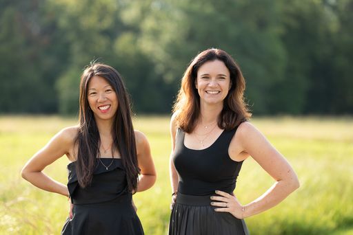  Die beiden Organisatorinnen des HR Inside Summits
Sindy Amadei (links im Bild) und Victoria Schmied (rechts im Bild)