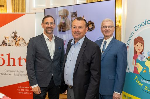https://www.apa-fotoservice.at/galerie/37050 v.l.n.r.: Mag. Bernd
Berghofer: Geschäftsführer der ÖHTV / Austria Pet Food; Hermann
Habe: Präsident der ÖHTV / Pro Pet Austria Heimtiernahrung; Andreas
Popper: Vorsitzender des österreichischen Zoofachhandels / WKO