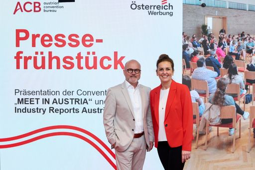  ÖW-COO Sandra Neukart und ACB-Präsident Gerhard
Stübe präsentierten Rekordzahlen aus dem Meeting Industry Report
Austria (mira) für das Jahr 2023 und konnten die neue Convention
Strategie „MEET IN AUSTRIA“ sowie konkrete Maßnahmen für die
Tagungsbranche vorstellen.