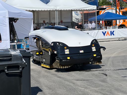 Vorschau Bild von Autonomfahrende Kehrmaschine TROMBIA free / Weiterer Text über
ots und www.presseportal.de/nr/174730 / Die Verwendung dieses Bildes
für redaktionelle Zwecke ist unter Beachtung aller mitgeteilten
Nutzungsbedingungen zulässig und dann auch honorarfrei.
Veröffentlichung ausschließlich mit Bildrechte-Hinweis.