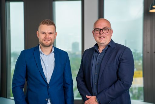 Philipp Riedel, CEO AVANTGARDE Experts, Johan Overgaauw, CEO YER
Group (f.l.t.r.)/ Copyright AVANTGARDE Experts / Weiterer Text über
ots und www.presseportal.de/nr/133427 / Die Verwendung dieses Bildes
für redaktionelle Zwecke ist unter Beachtung aller mitgeteilten
Nutzungsbedingungen zulässig und dann auch honorarfrei.
Veröffentlichung ausschließlich mit Bildrechte-Hinweis.