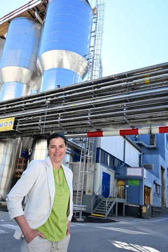  Werksleiterin Stephanie Jedner vor neuem
Laktosetank