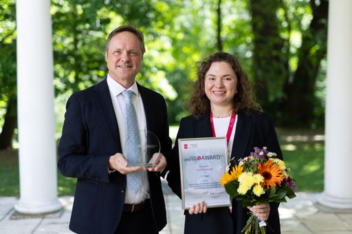 Vorschau Bild von Tetiana Saukh vom Institut für Molekulare
Biowissenschaften der Uni Graz konnte den ersten Platz des begehrten
YOUNG PHARMA AWARDs 2024 ergattern mit ihrem Projekt: Untersuchung
synergistischer Eigenschaften von Pept-1 und Polymyxin auf
antibakterielle und immunomodulatorische Aktivitäten