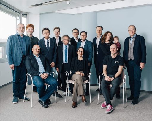 Vorschau Bild von Fake-Shop Detector Team - stehend von links: Ross
King (AIT), Lukas Ziegler (X-Net), Thomas Ruzicka (AIT), Nicholas
Lamprecht (X-Net), Wolfgang Grabuschnig (AIT), Thorsten Behrens
(ÖIAT), Michael Mürling (AIT), Bernhard Jungwirth (ÖIAT), Katharina
Kloiber (X-Net), Helmut Leopold (AIT); sitzend von links: Wolfgang
Eibner (X-Net), Louise Beltzung (ÖIAT), Andrew Lindley (AIT);
Fotocredit: Gregor Hofbauer