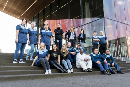 Vorschau Bild von ISS Österreich - Mitarbeitende aus verschiedenen
Bereichen