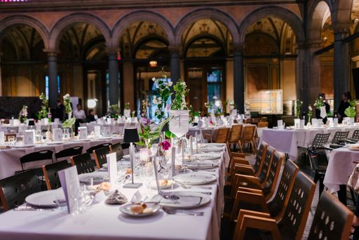  MAK & MAK Art Society, Künstler*innendinner
anlässlich der Ausstellung „HARD/SOFT. Textil und Keramik in der
zeitgenössischen Kunst“, 16. Mai 2024