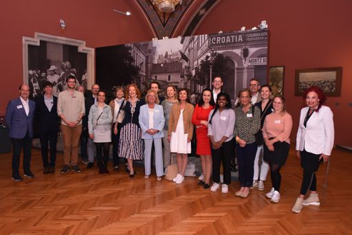 Vorschau Bild von Gruppenbild von der Führung durch das
Heeresgeschichtliche Museum