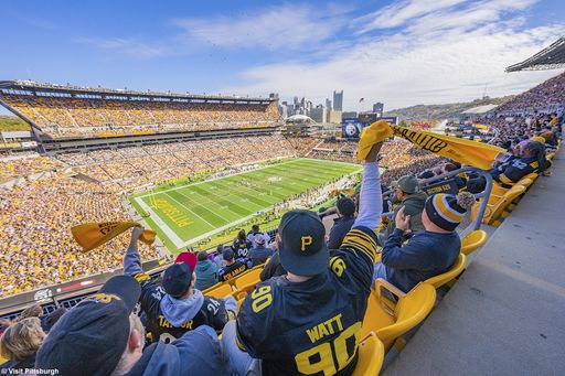 Gute Stimmung beim Spiel der Pittsburgh Steelers im Acrisure
Stadium / Weiterer Text über ots und www.presseportal.de/nr/77640 /
Die Verwendung dieses Bildes für redaktionelle Zwecke ist unter
Beachtung aller mitgeteilten Nutzungsbedingungen zulässig und dann
auch honorarfrei. Veröffentlichung ausschließlich mit
Bildrechte-Hinweis.