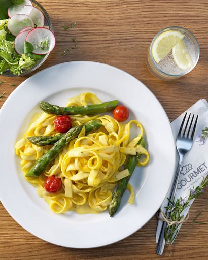 Die Spargel-Tagliatelle in Tomaten Safransauce mit
frischem österreichischem Spargel.