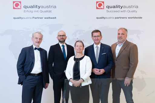 v.l.n.r. Dr. Christian Schweiger, Mag. Philipp
Hainzl, Dr. Anni Koubek, Markus Achleitner, Mag. Hagen Pleile