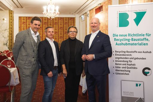https://www.apa-fotoservice.at/galerie/36759 Im Bild v.l.n.r.:
Florian Hengl (Hengl Mineral GmbH), Ing. Christoph Kranz (STRABAG
AG), Ass.Prof. DI Dr. Karin Stieldorf (TU Wien), Dipl.-Ing. Mag.
Thomas Kasper (Vorsitzender des BRV)