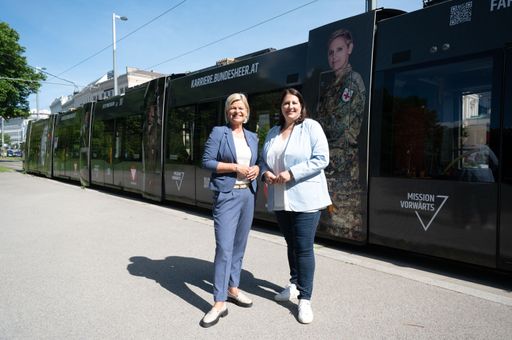 FBM Tanner und Vize Bgm Gaál Karlsplatz am 23 05 2024