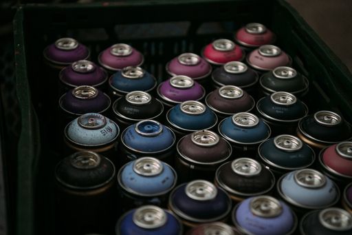 Vorschau Bild von Das WHITE RABBIT Street Art Festival Hartberg
bietet die Gelegenheit, den KünstlerInnen während der Produktion
über die Schulter zu blicken und die Entstehung der Wandgemälde
hautnah mitzuerleben.