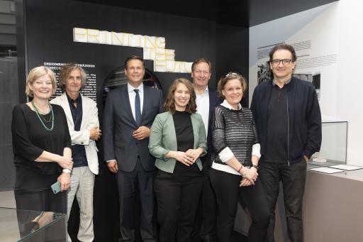 (v. l. n. r.) Martina Griesser-Stermscheg (Leitung
Forschungsinstitut, Technisches Museum Wien), Bertram Schütz
(Kurator Science Corner: Printing the future), Peter Aufreiter
(Generaldirektor, Technisches Museum Wien), Thaddäa Rath (CEO, Eburo
GmbH), Bernhard Küenburg (CEO, UpNano GmbH), Gunda Griessmann (Head
of Marketing, Cubicure GmbH) und Jürgen Stampfl (Institut für
Werkstoffwissenschaft und Werkstofftechnologie, TU Wien)