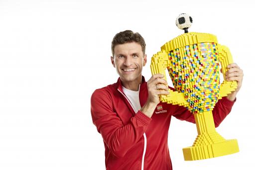 Thomas Müller spielt jetzt im LEGO® Team / Weiterer Text über ots
und www.presseportal.de/nr/65052 / Die Verwendung dieses Bildes für
redaktionelle Zwecke ist unter Beachtung aller mitgeteilten
Nutzungsbedingungen zulässig und dann auch honorarfrei.
Veröffentlichung ausschließlich mit Bildrechte-Hinweis.