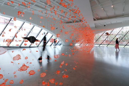 Ausstellungsansicht von "Claire Morgan. Hold me tightly lest I
fall"