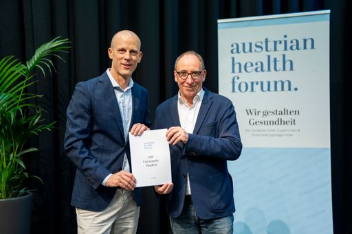  Christoph Hörhan, Gründer des Austrian Health Forum, übergab das
dort erarbeitete Manifest an Gesundheitsminister Johannes Rauch.