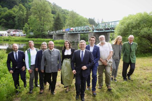 Vorschau Bild von Gruppenbild der Ehrengäste beim Festakt