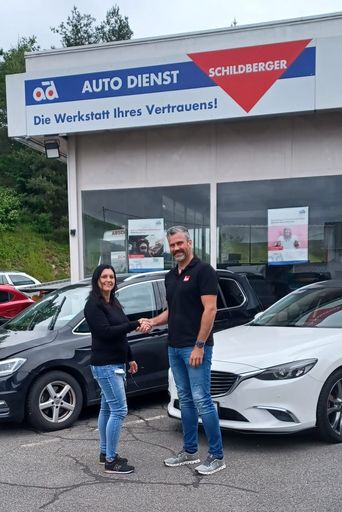 Vorschau Bild von Christian Kleibner, Kundenberatung Birner GmbH,
beim Austausch mit dem Konzeptpartner Kfz-Schildberger.