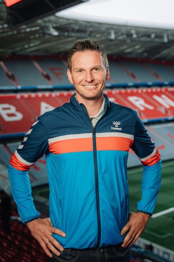 Vorschau Bild von Thomas Berger, Head of LAOLA1, betont: „Am neuen
Standort in Wien schaffen wir nicht nur Raum für Innovation, sondern
auch eine Plattform für kreative Zusammenarbeit. Wir verbinden
bahnbrechende Technologien mit unserer Leidenschaft für
Spitzenleistung, Sport, Medien und Unterhaltung."