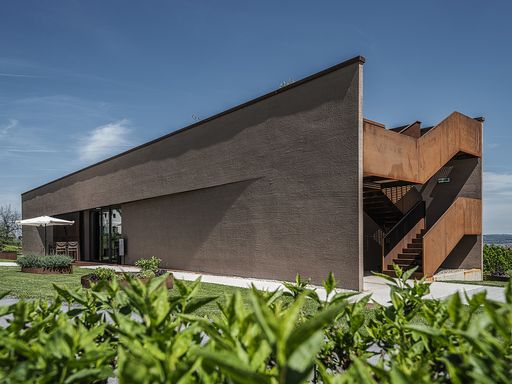 Vorschau Bild von VINO.TAKE, Österreich: Der Kategorie-Gewinner der
Baumit Life Challenge 2024 ‚Besondere Striktur‘.