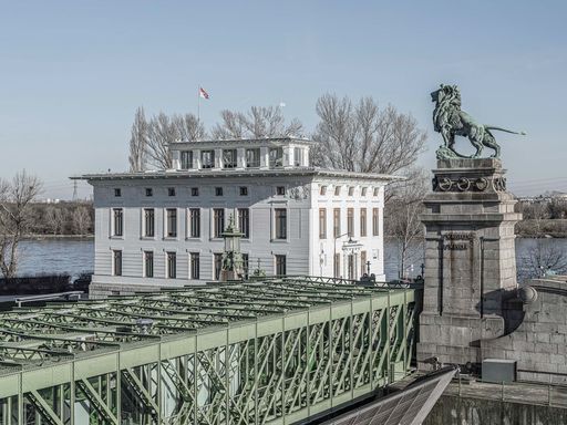 Vorschau Bild von Zum Publikumssieger „historische Sanierung“ wurde
das Schleusengebäude von Otto Wagner – ein Juwel des Wiener
Jugendstils – gewählt.