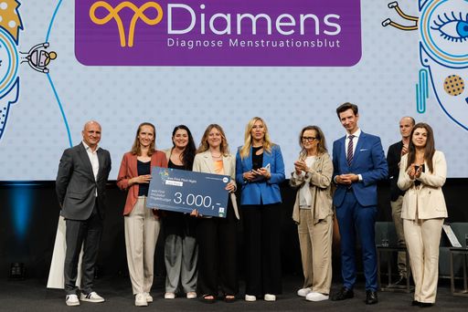 v.l.n.r. Bernhard Sagmeister (Geschäftsführer,
aws), Clara Ganhör (Diamens), Marlene Rezk-Füreder (Diamens),
Angelika Lackner (Diamens), Nina Kraft (Moderation), Edeltraud
Stiftinger (Geschäftsführerin, aws), Sektionschef Florian Frauscher
(BMAW), Markus Jandrinitsch (Managing Director, aws Gründungsfonds
II) und Laura Raggl (Managing Partner, ROI Ventures)