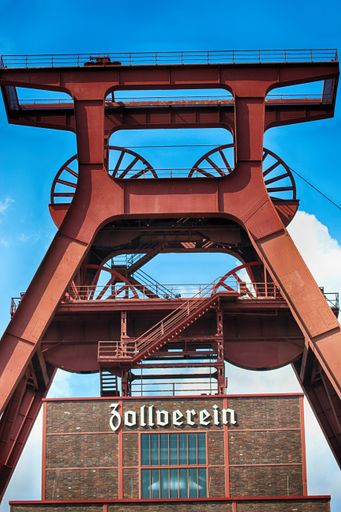 Vorschau Bild von Neben Fußball auch viel Kultur wie z.B. UNESCO
Welterbe Zeche Zollverein im Ruhrgebiet