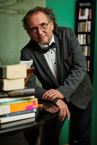  Kinderarzt Dr. Andreas Böck spielt am Klavier zum
Auftakt der Eventreihe "Kultur in der ATOMOS Klinik Währing"