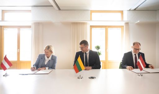 Vorschau Bild von Verteidigungsministertreffen in Brüssel.Bundesministerin für
Landerverteidigung Klaudia Tanner unterzeichnet mit Litauen die Note
of Joining zum LTU PESCO Projekt Cyber Rapid.Response Teams (CRRT)
am 28. Mai 2024.