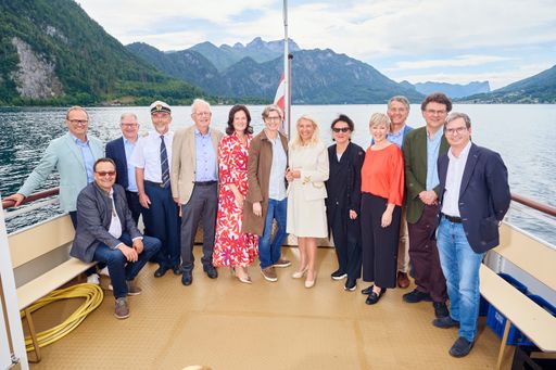 Hochkarätige Gäste auf dem Schwimmenden
Künstlersalon der Attersee-Schifffahrt.